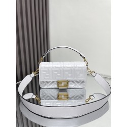 펜디 FENDI 8BR600 Medium Baguette Bag Nappa Leather White 26CM