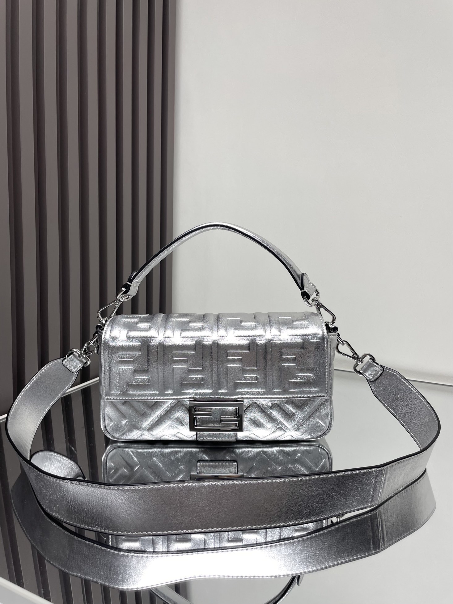 펜디 FENDI 8BR600 Mini Baguette FF Motif Leather Bag 19CM