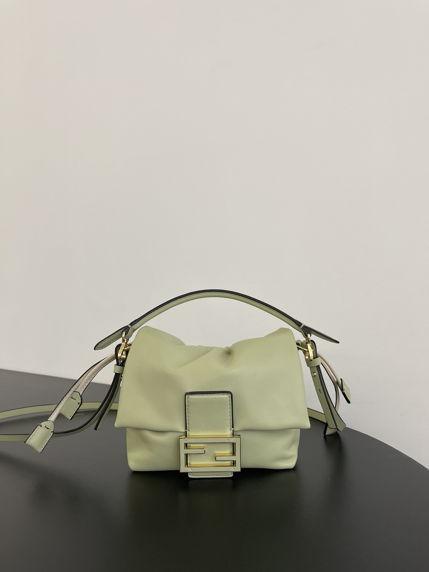 펜디 FENDI 8BS105 Mamma Baguette Nappa Leather Mini Bag Sage Green 16CM
