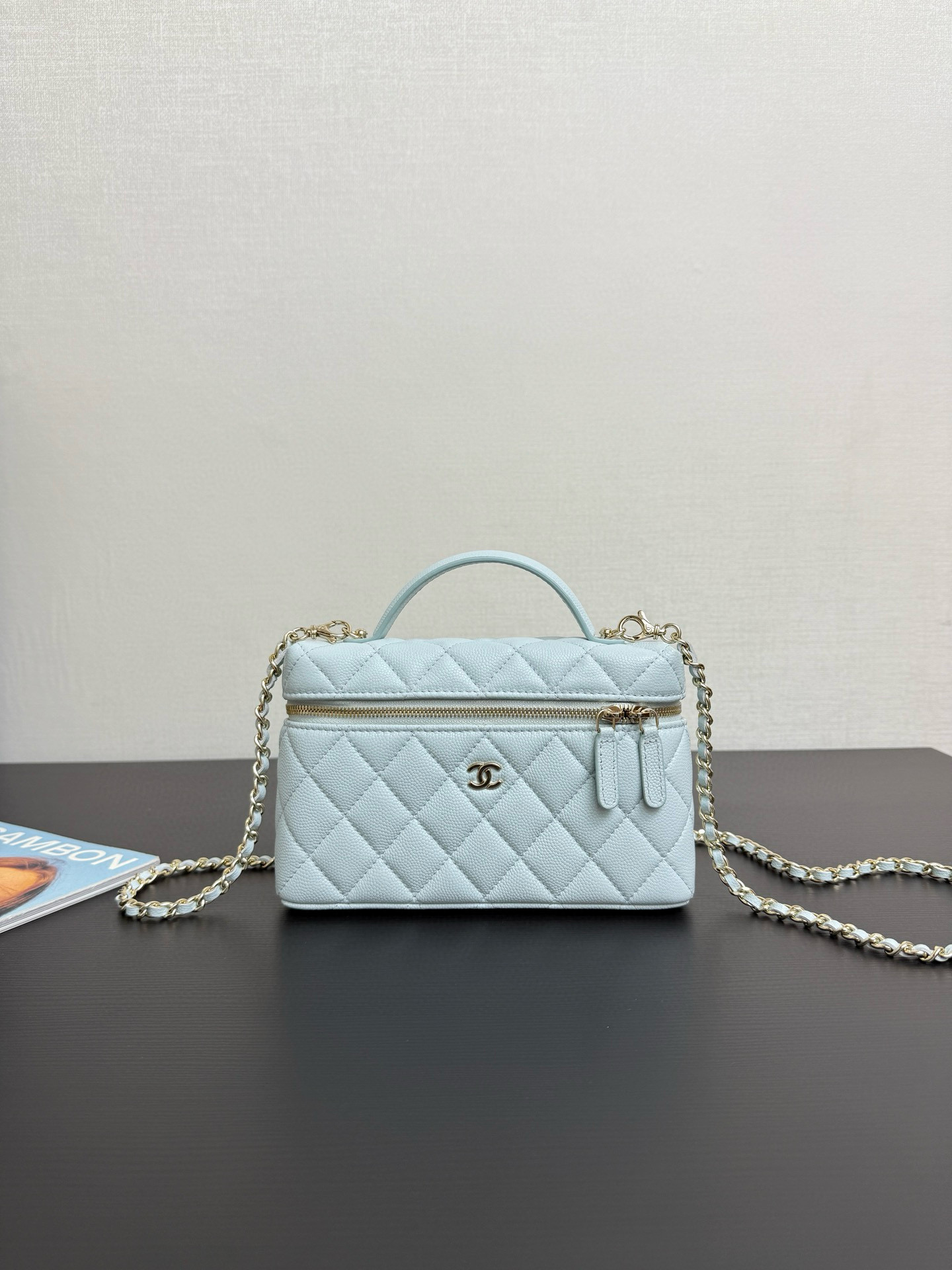 샤넬 Chanel 25c LP Long Vanity with chain 99448 Light blue 19cm