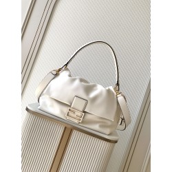펜디 FENDI 8BR834 Mamma Baguette Large Nappa Leather Bag White 31.5CM