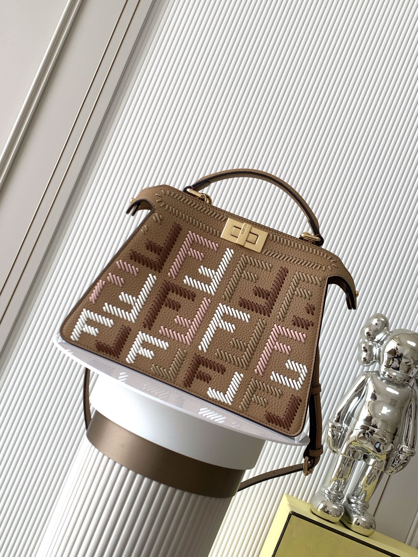 펜디 FENDI 5523 Peekaboo Iseeu Padded Leather Petite Bag 27CM