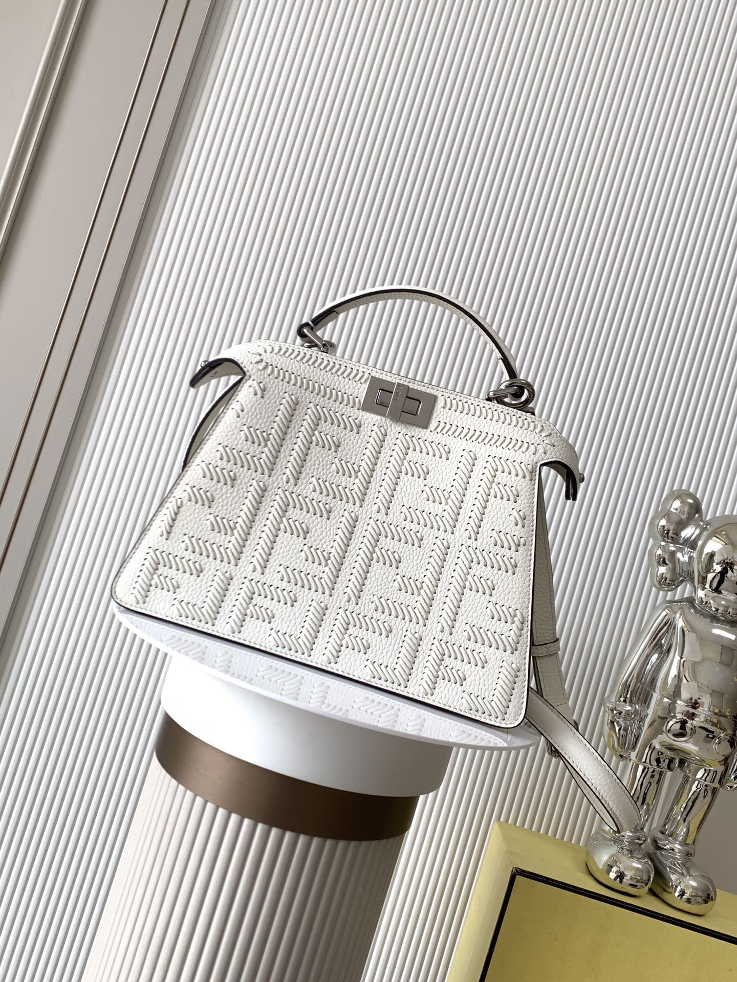 펜디 FENDI 5523 Peekaboo Iseeu Padded Leather Petite Bag 27CM