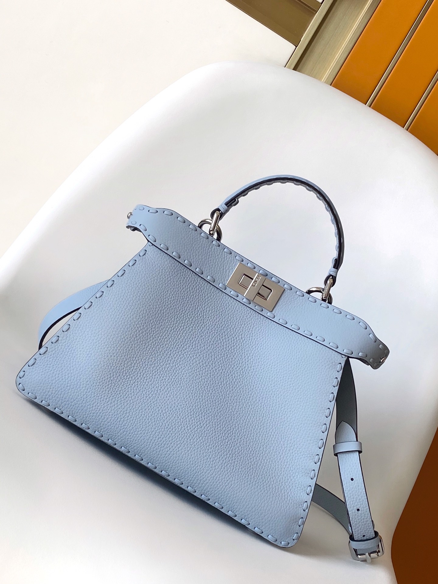 펜디 FENDI 8BN327 Peekaboo Iseeu Small Selleria Bag 27CM