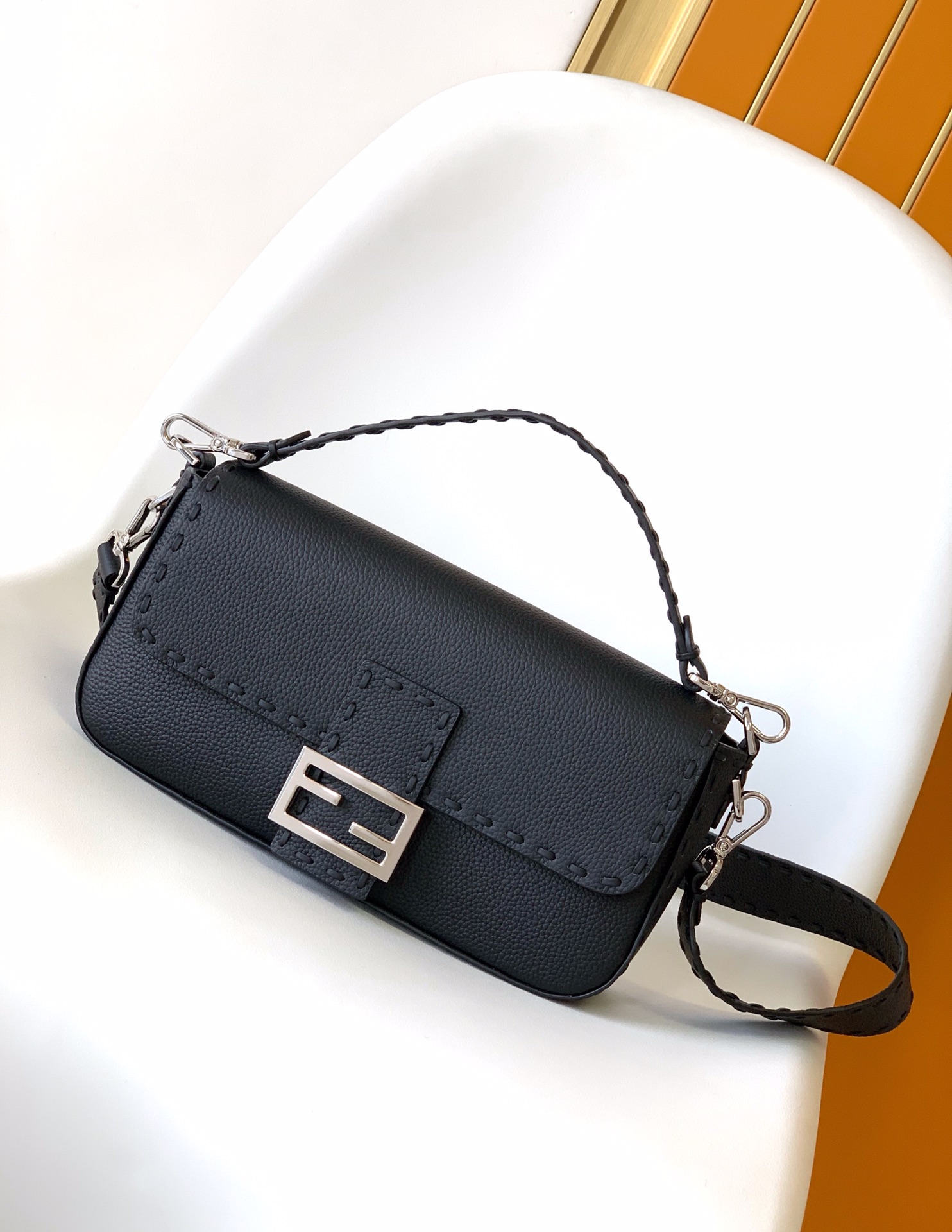 펜디 FENDI 8BR600 Baguette Oversize Topstitching Selleria Bag 27CM