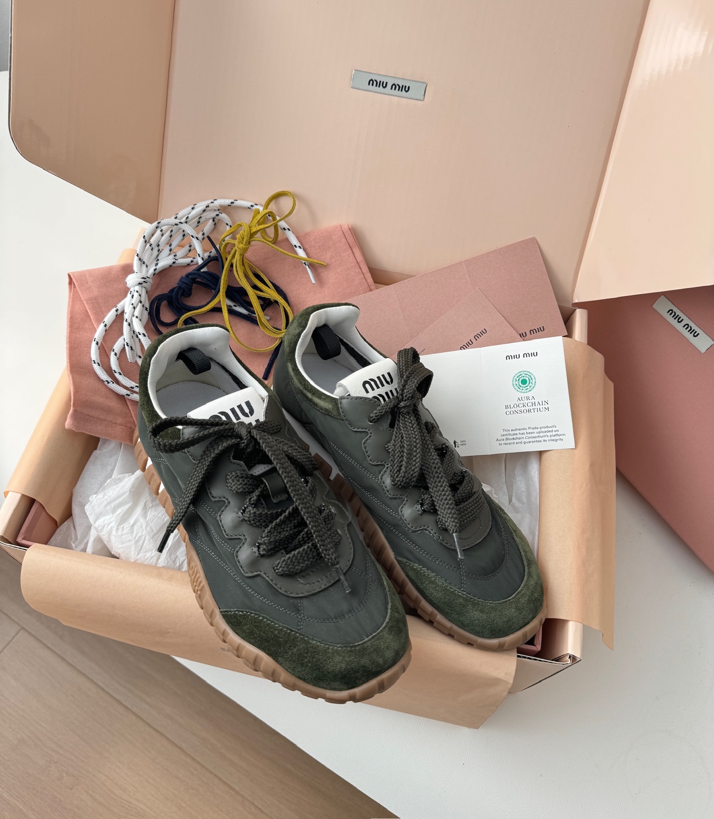 미우 미우 Miu Miu 스니커즈