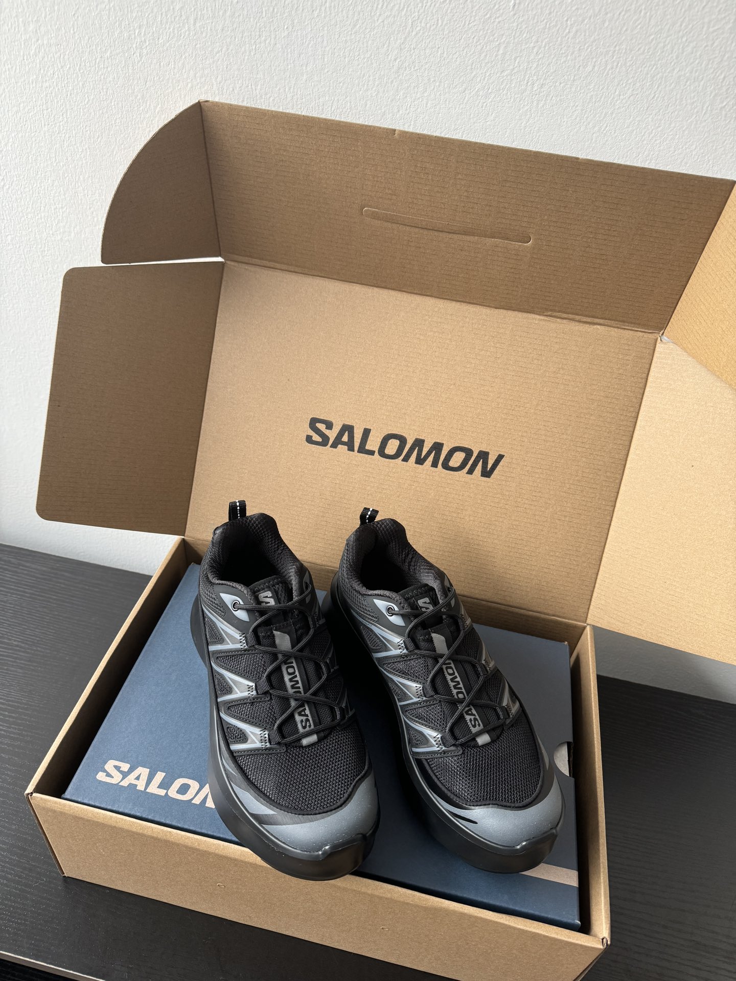 살로몬 Salomon 스니커즈