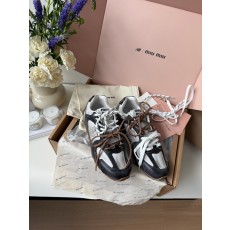 미우 미우 Miu Miu 스니커즈