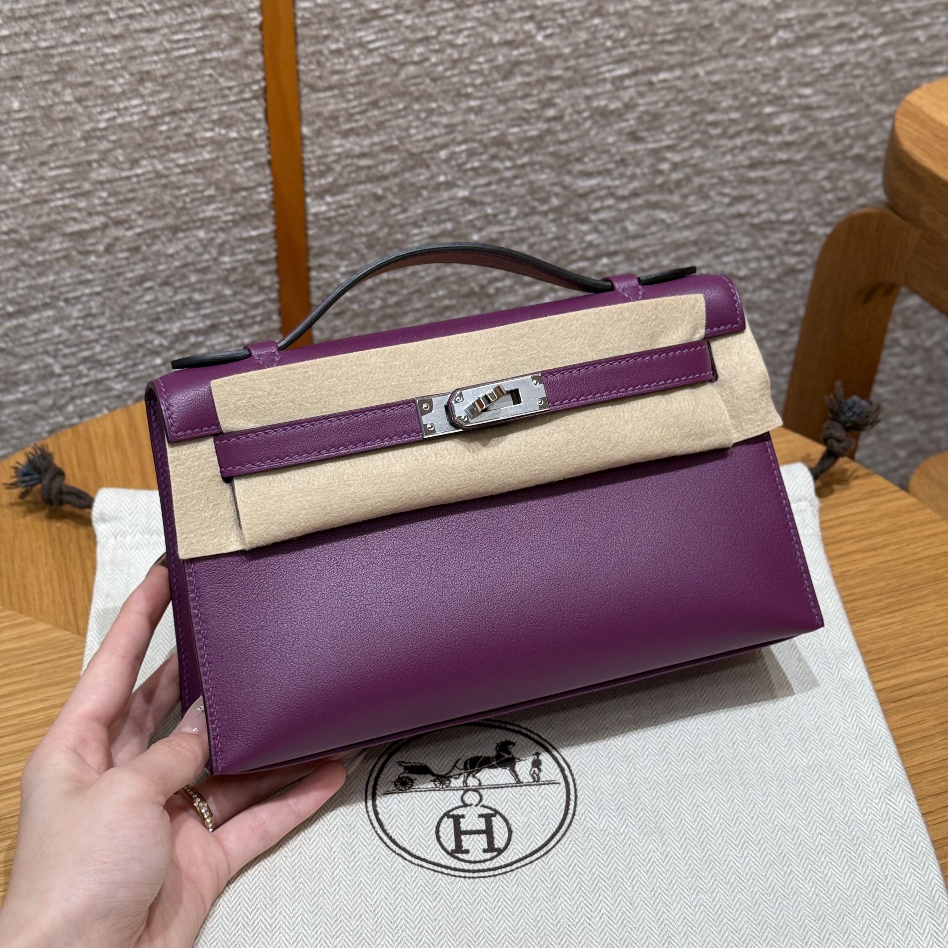 에르메스 Hermes Kelly Pochette 22cm Swift P9 Anemone/silver