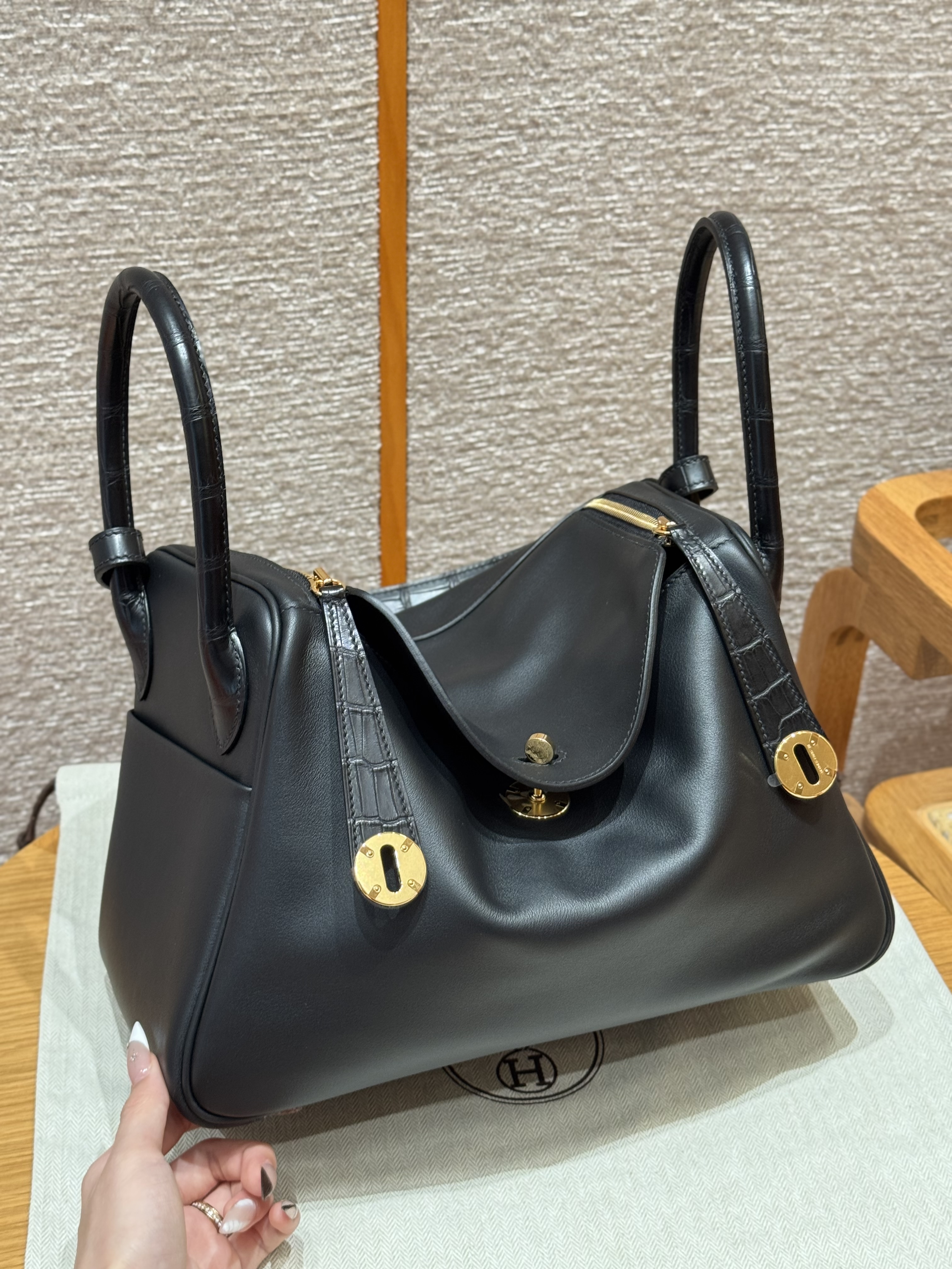 에르메스 Hermes Lindy 30cm Swift and Matte Alligaator 88 Graphite/gold