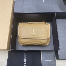 생로랑 Saint laurent/YSL 828736 Niki Mini in Grained Lambskin Dark Cork 18CM