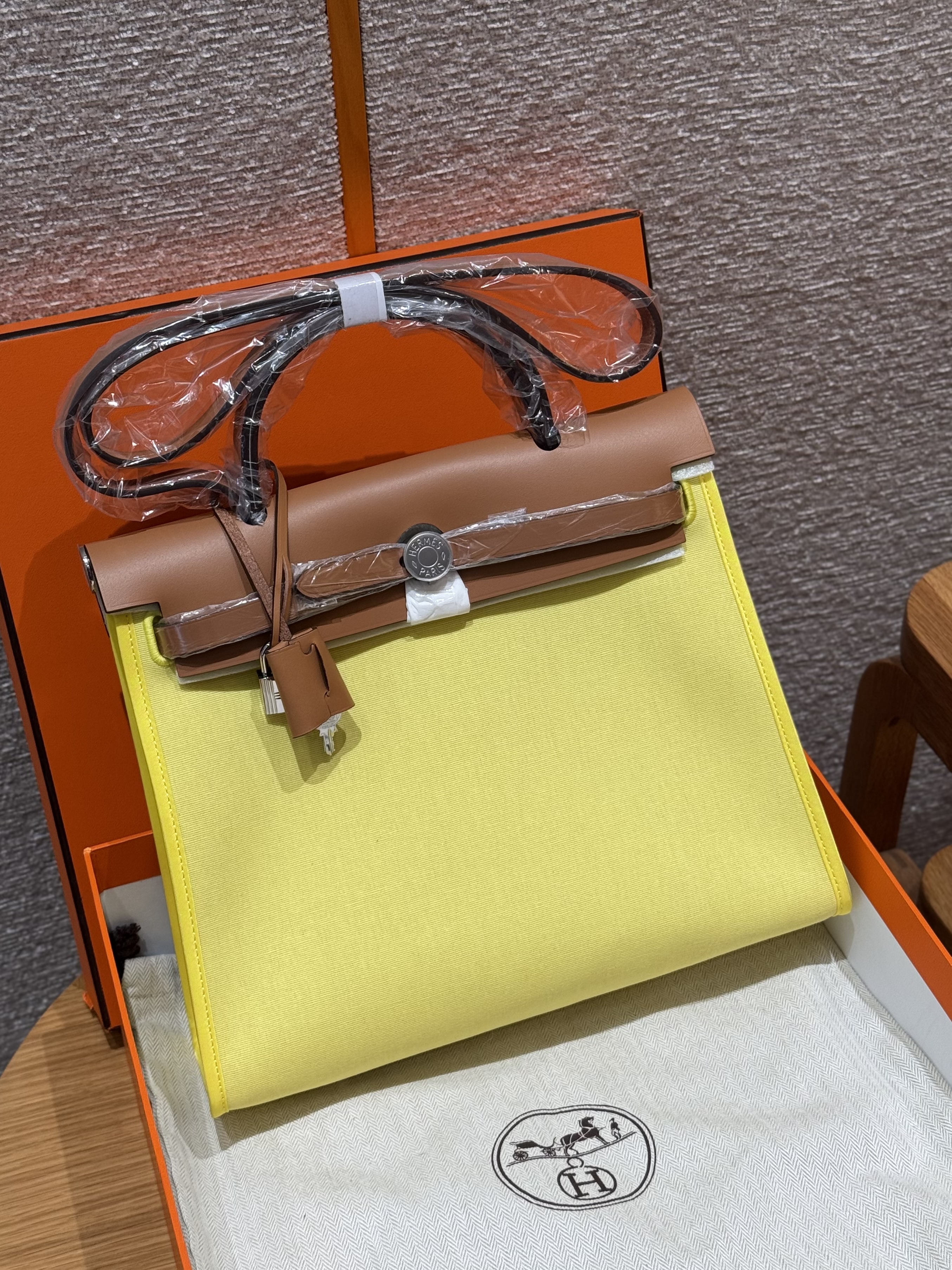 에르메스 Hermes Herbag 31cm Canvas and Cowhide Jaune Citron Cuivre Naturel Sable/silver