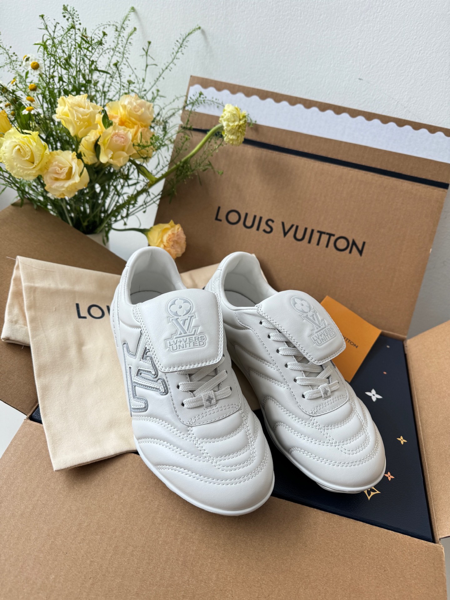 루이비통 LV FOOTPRINT 스니커즈