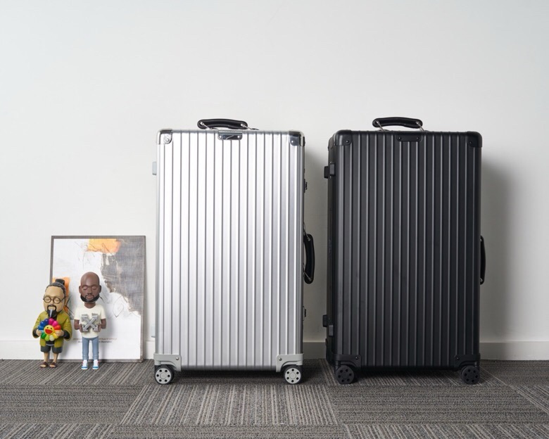 Rimowa Classic 캐리어 알루미늄 31”