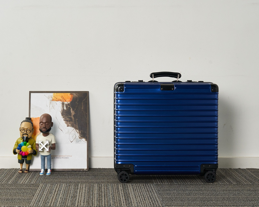 Rimowa Classic Titan 캐리어 알루미늄 Blue