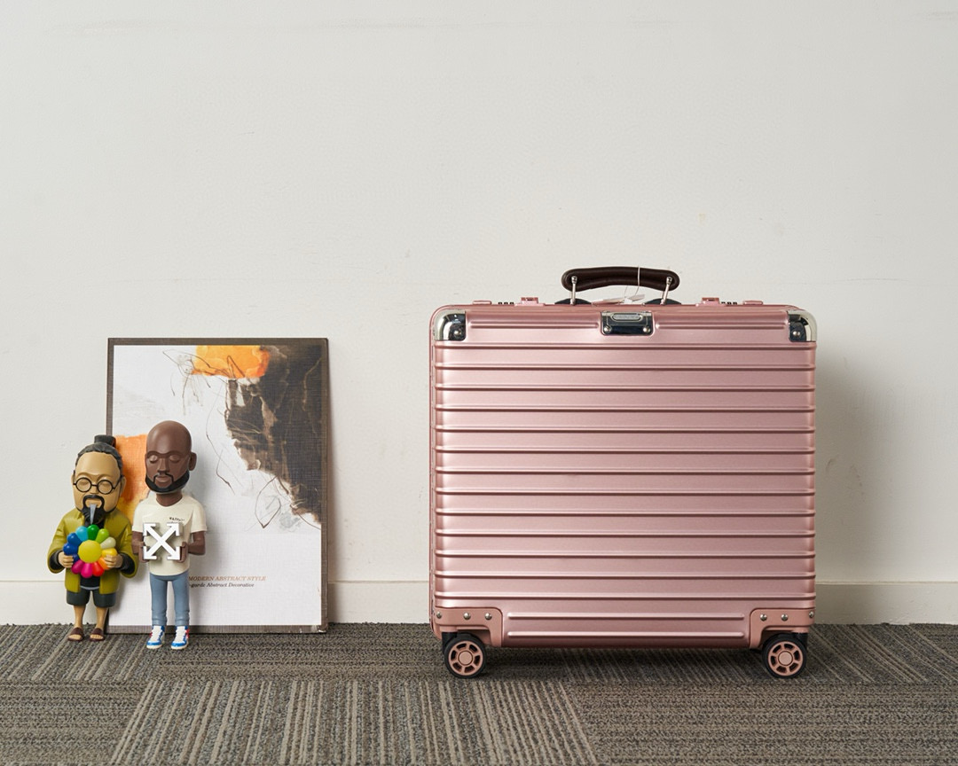 Rimowa Classic Titan 캐리어 알루미늄 Pink