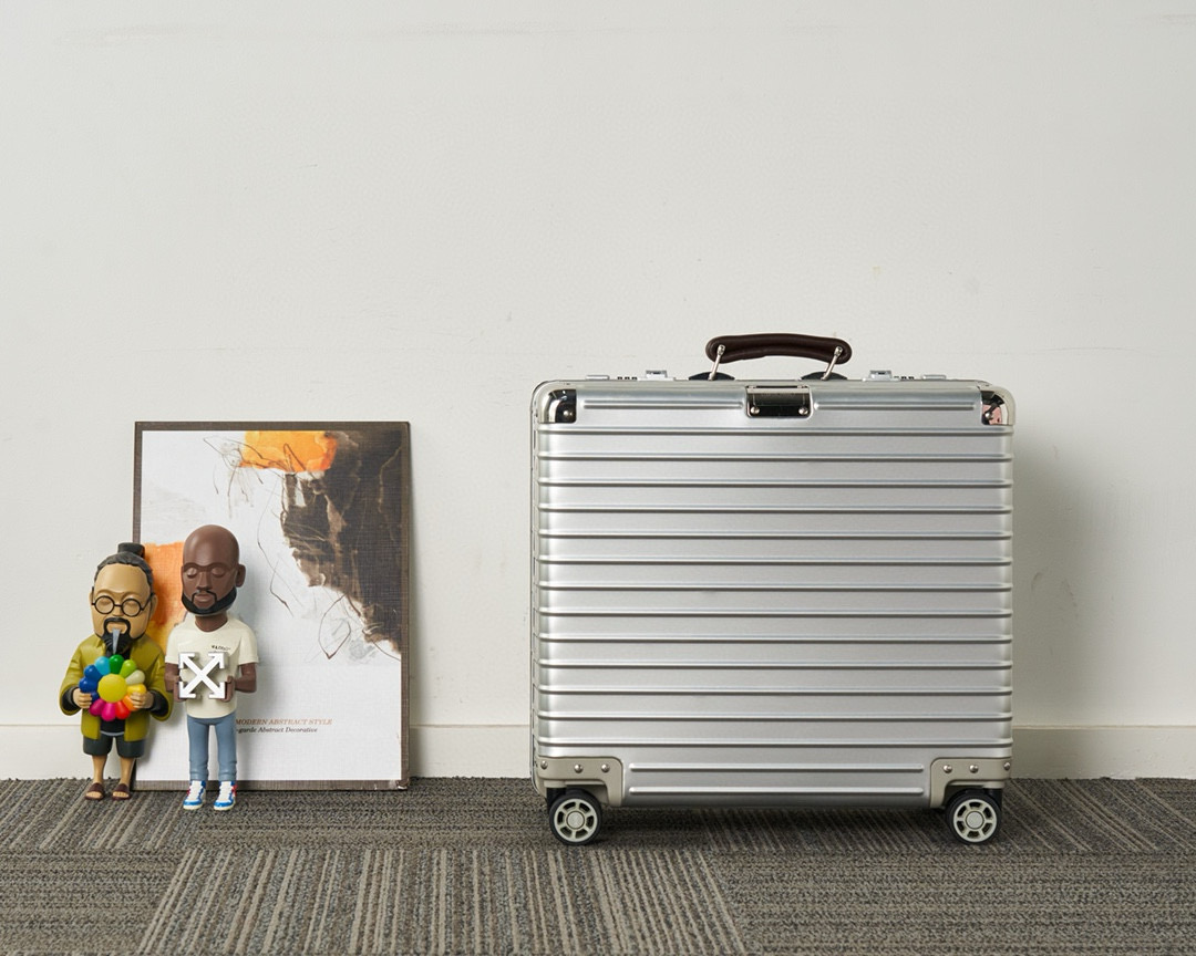Rimowa Classic Titan 캐리어 알루미늄 silver