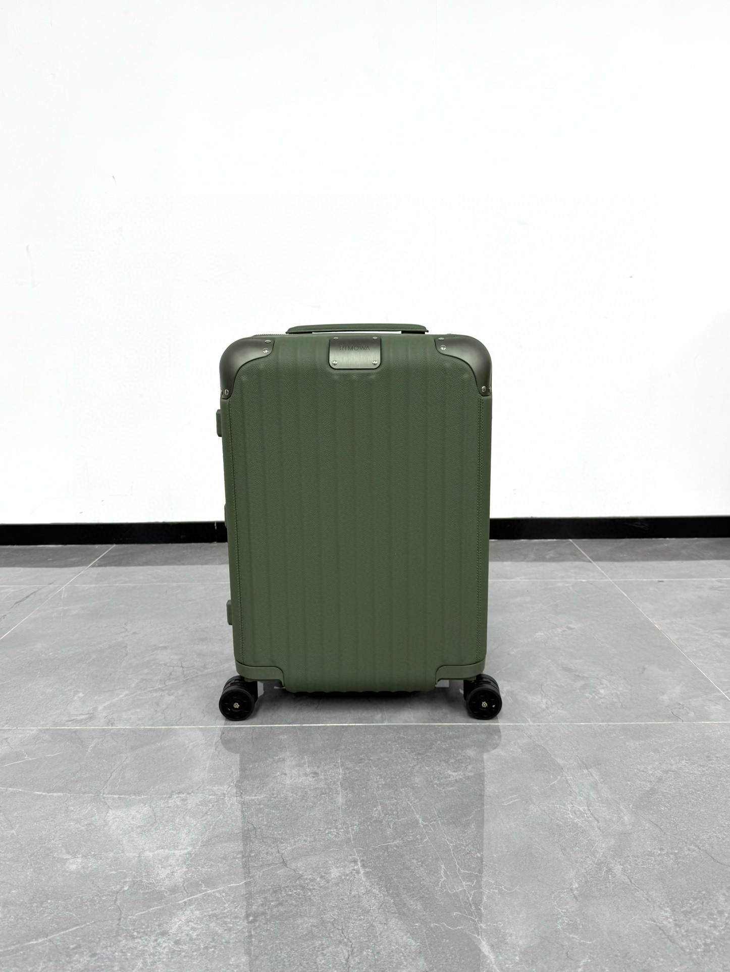 Rimowa Distinct 캐리어 green