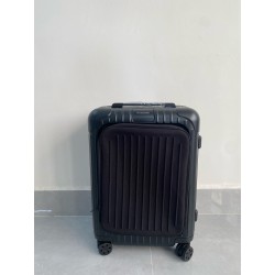 Rimowa Essential Sleeve 캐리어 폴리카보네이트 20” Black