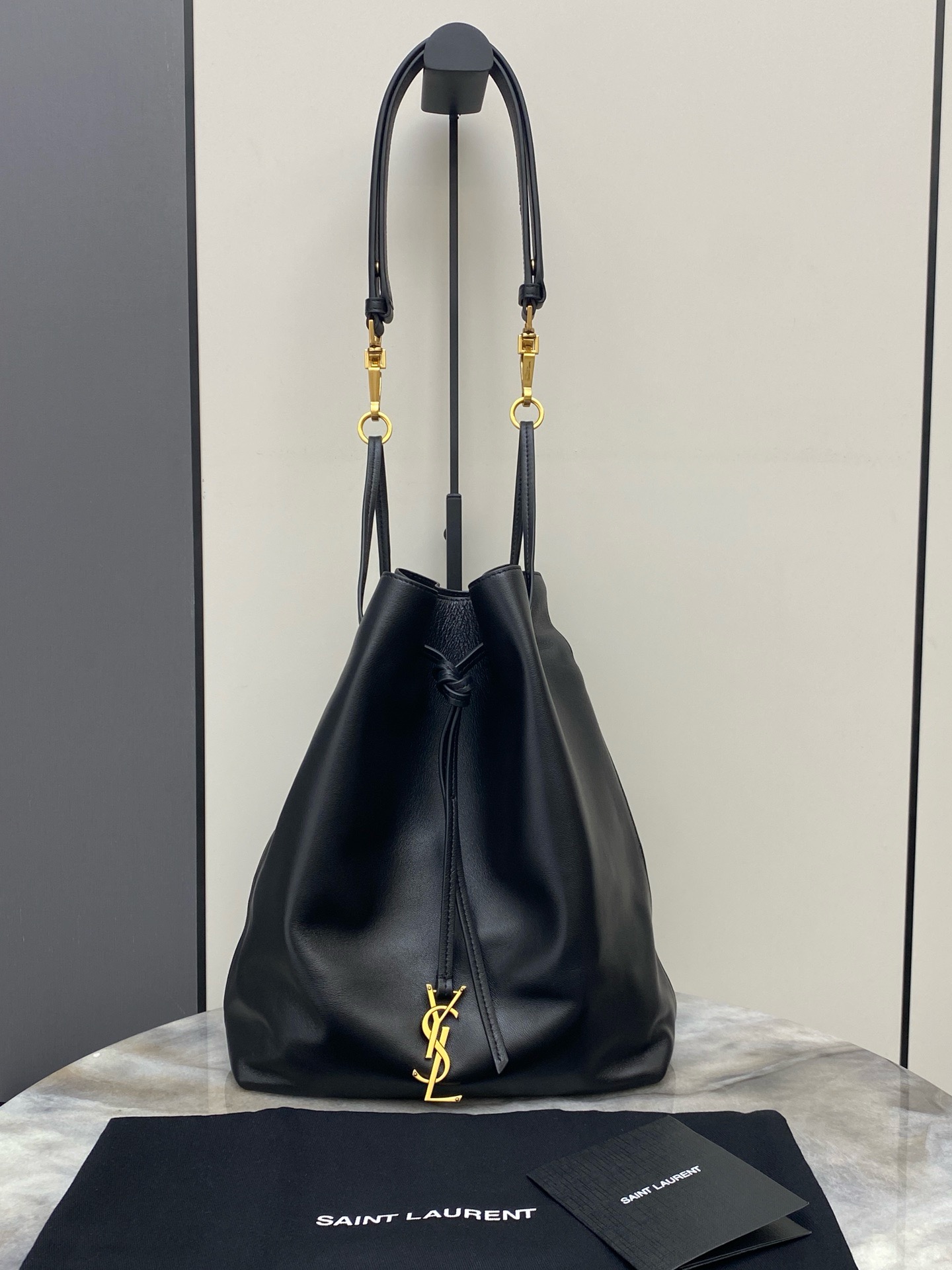 생로랑 Saint laurent/YSL 804302 Paris VII Pochon in Lambskin Black 26CM