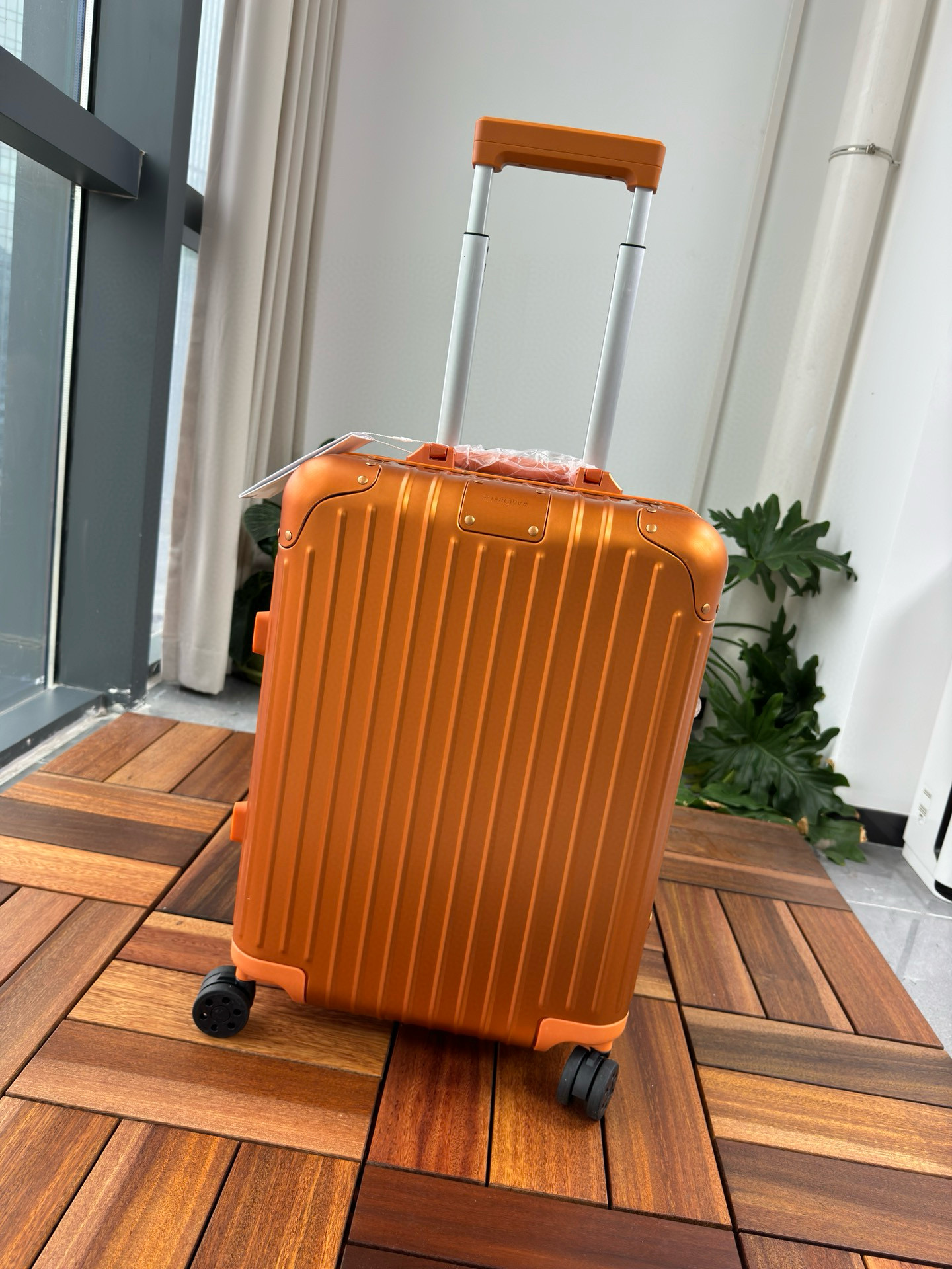 Rimowa Essential 캐리어 알루미늄 Orange