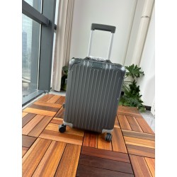 Rimowa Essential 캐리어 알루미늄 grey
