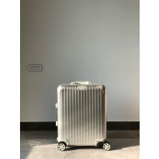 Rimowa Original 925 캐리어 알루미늄 22” silver