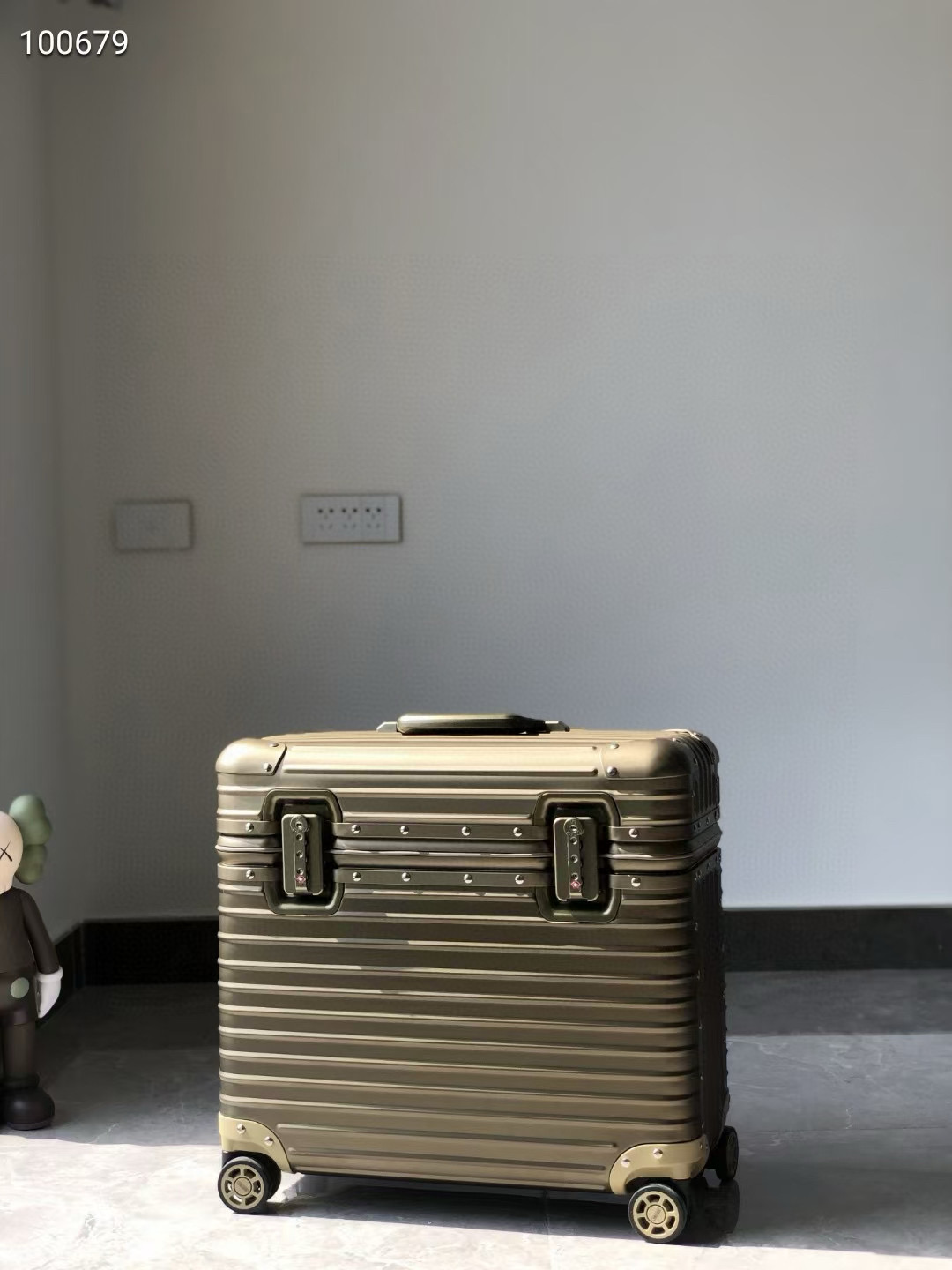 Rimowa Original Pilot 010# 캐리어 알루미늄 20” gold