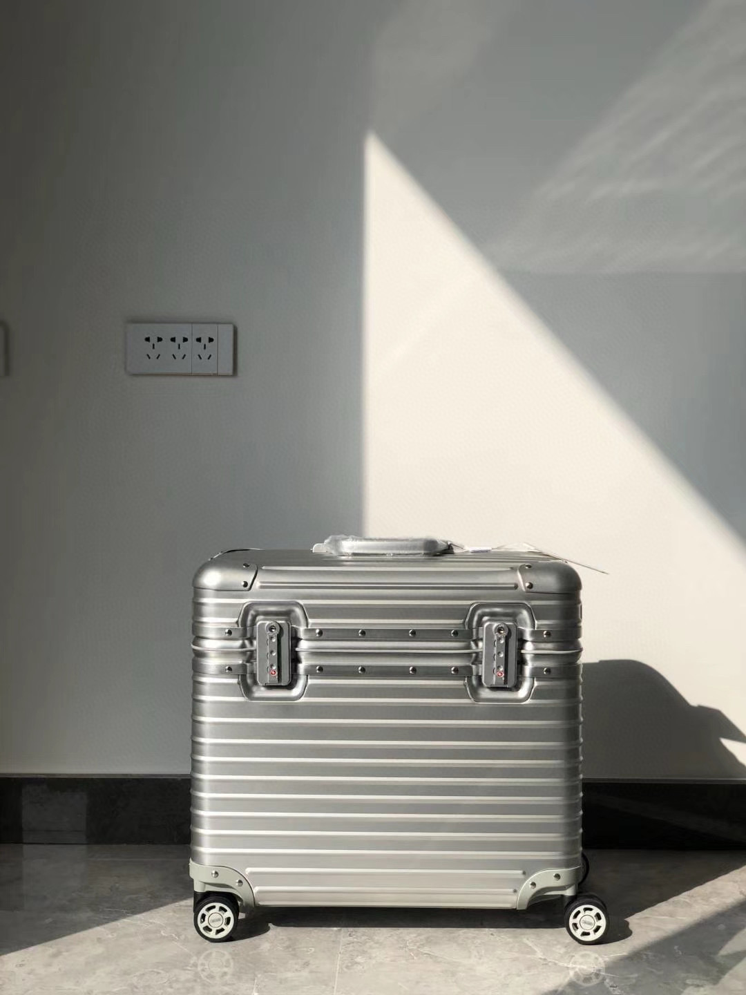 Rimowa Original Pilot 010# 캐리어 알루미늄 20” silver