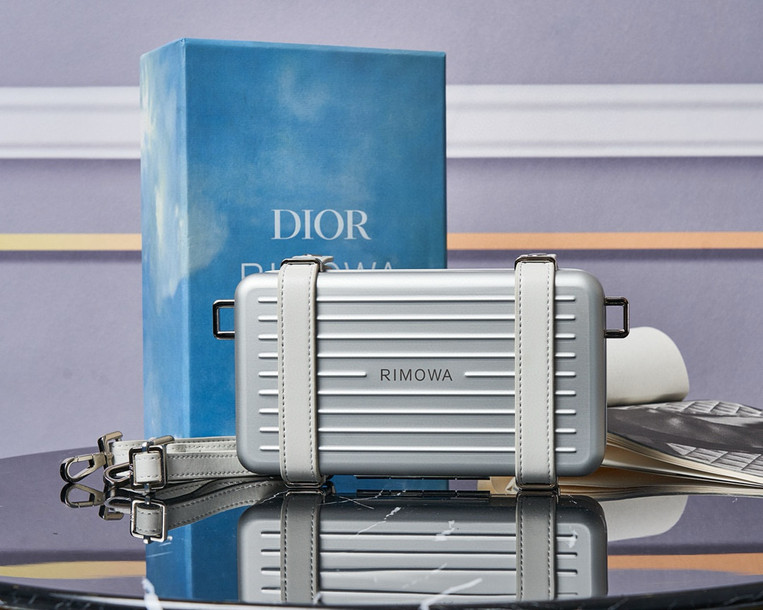 Rimowa X Dior 크로스 백 silver