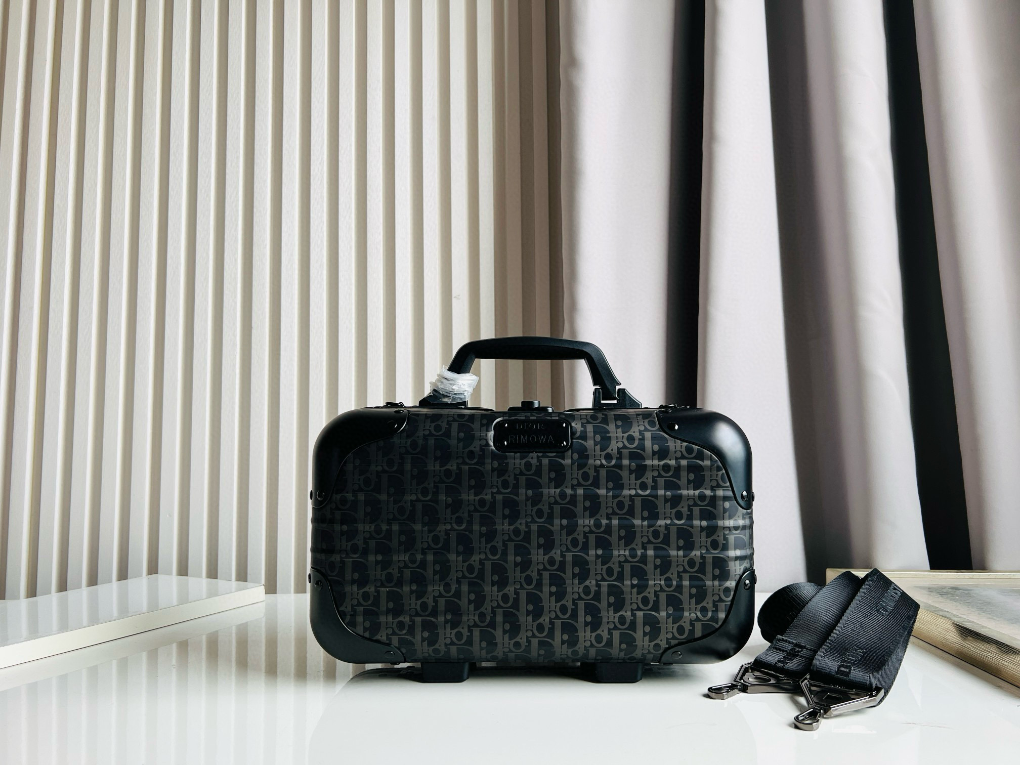 디올 Dior&Rimowa H02 14