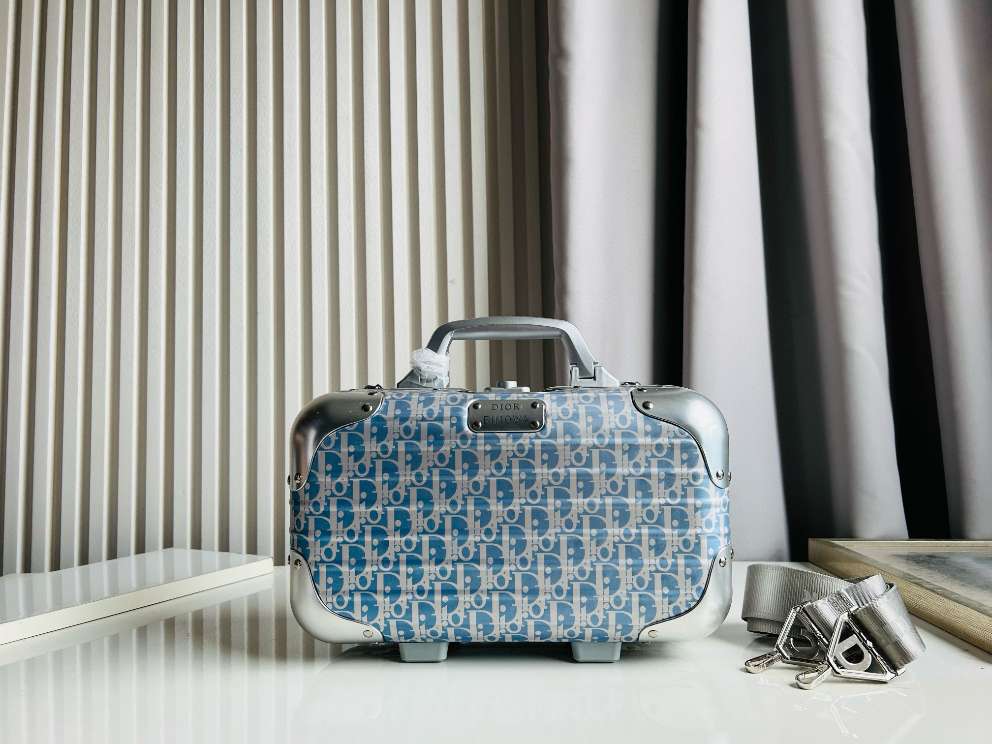 디올 Dior&Rimowa H02 14