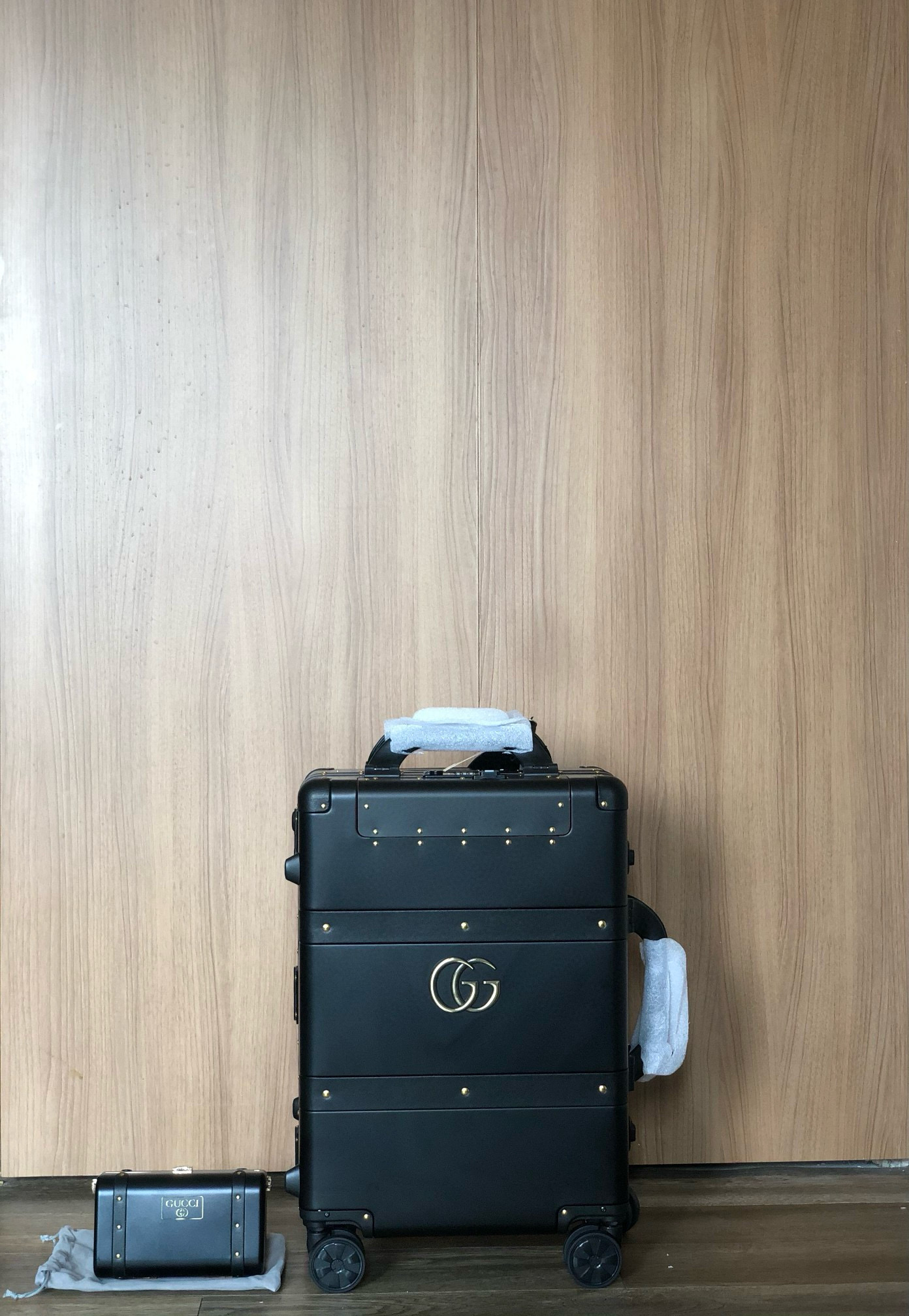 구찌 Gucci 알루미늄 캐리어 Black 20