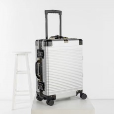 구찌 Gucci 알루미늄 캐리어 silver 20”