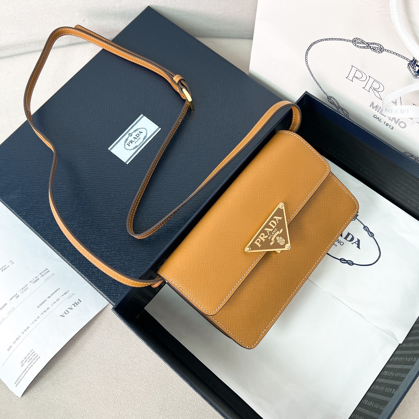 프라다 Prada 1BD386 사피아노 가죽 미니백 19.5CM