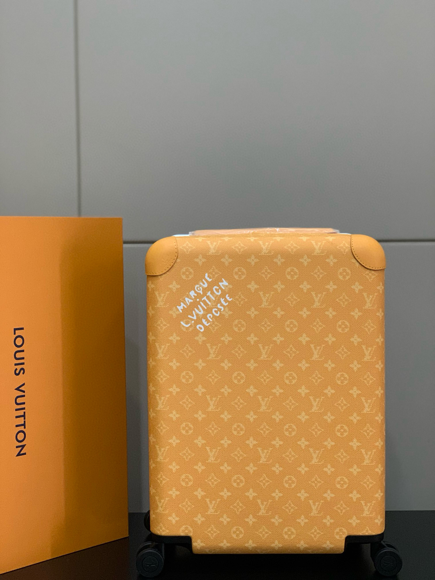 루이비통 Louis Vuitton M12689 Horizon 55 캐리어 yellow 20
