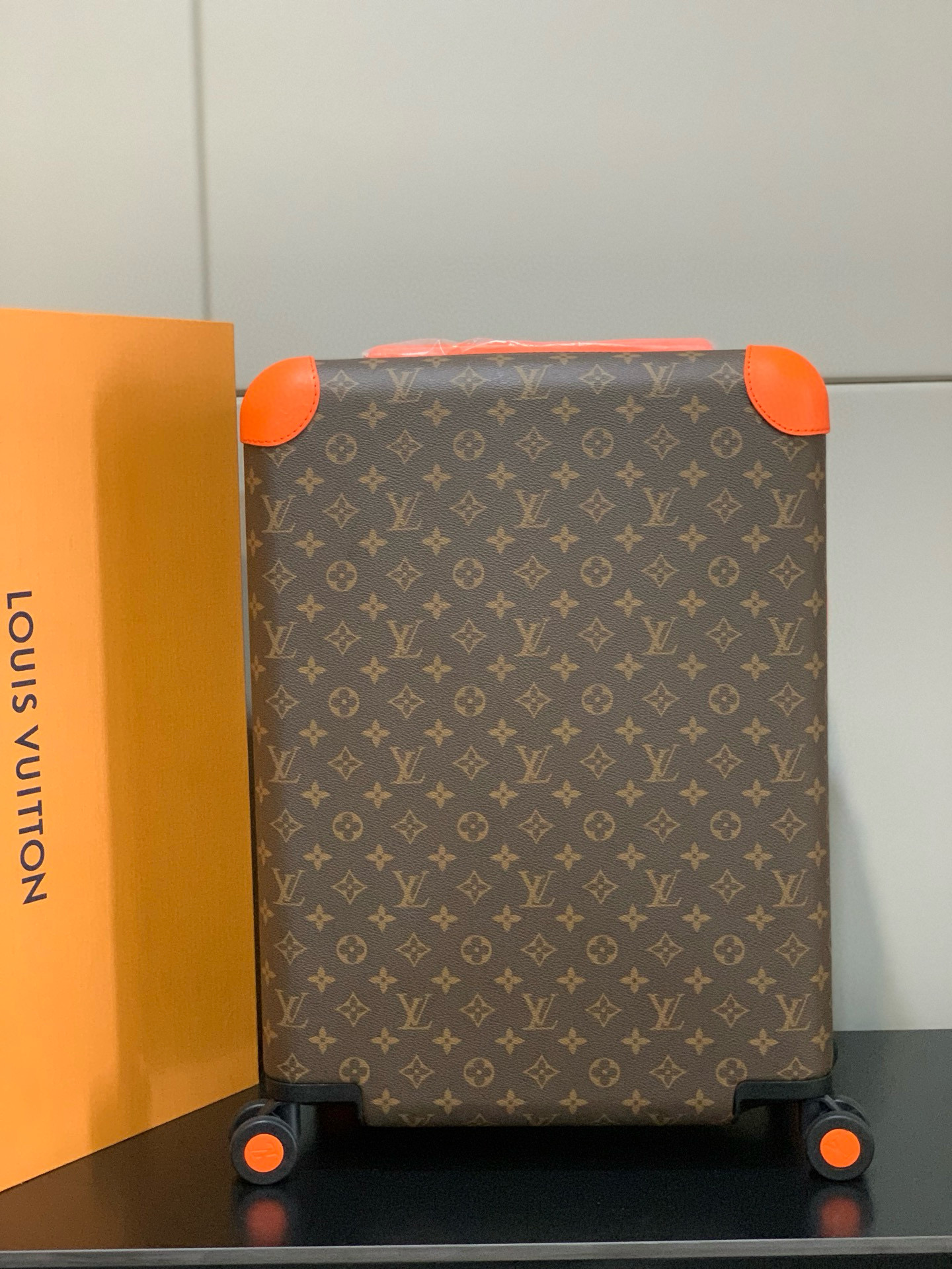 루이비통 Louis Vuitton Horizon 55 캐리어 Monogram&Orange 20