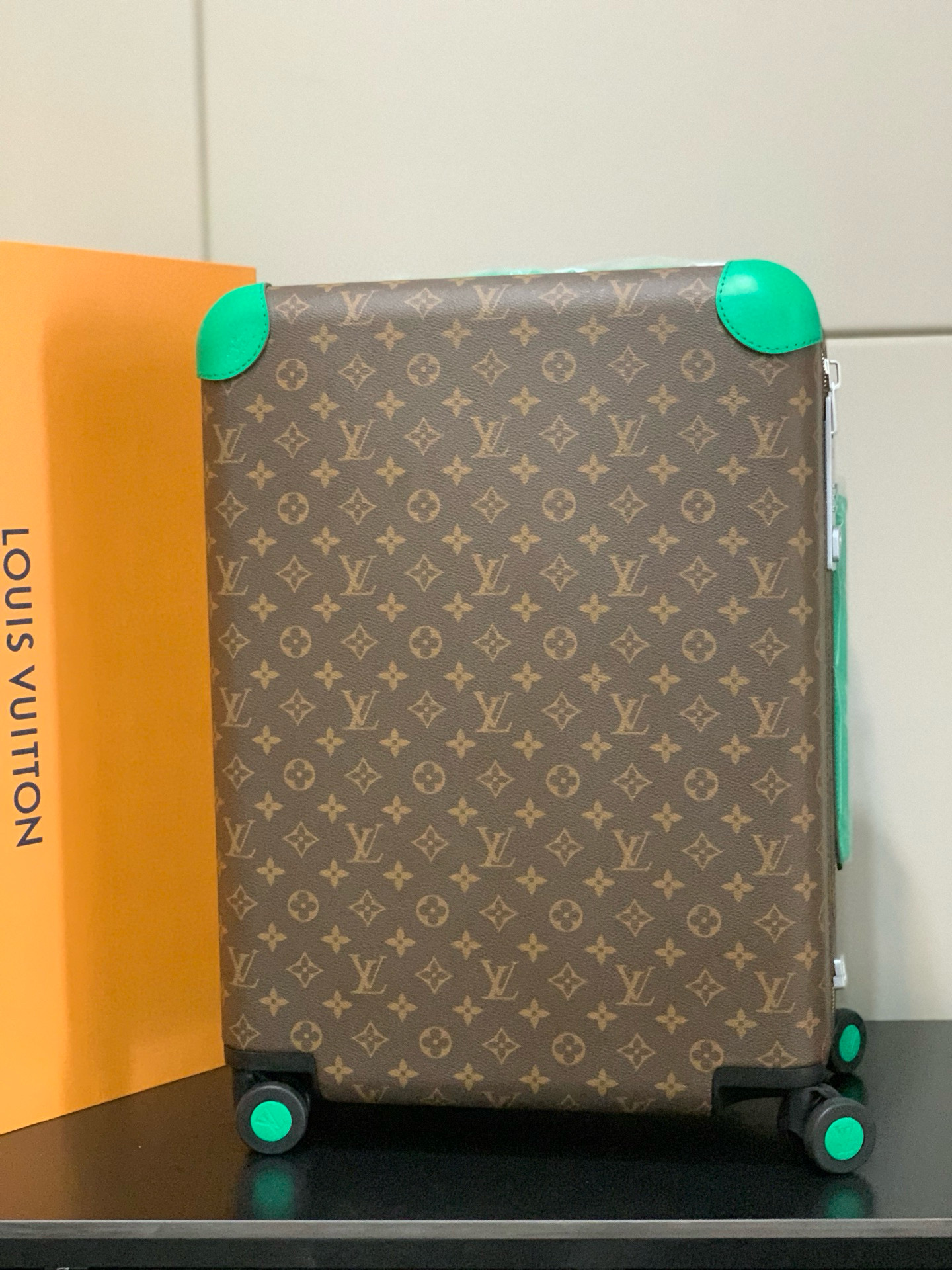 루이비통 Louis Vuitton Horizon 55 캐리어 Monogram&green 20