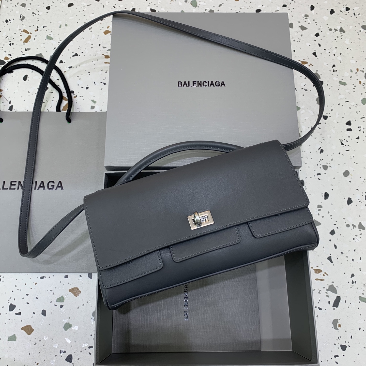 발렌시아가 Balenciaga 8349432 Bel Air Small Clutch On Strap 26CM