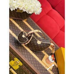 루이비통 Louis Vuitton M46828 Croissant Medium Bag Monogram 25CM