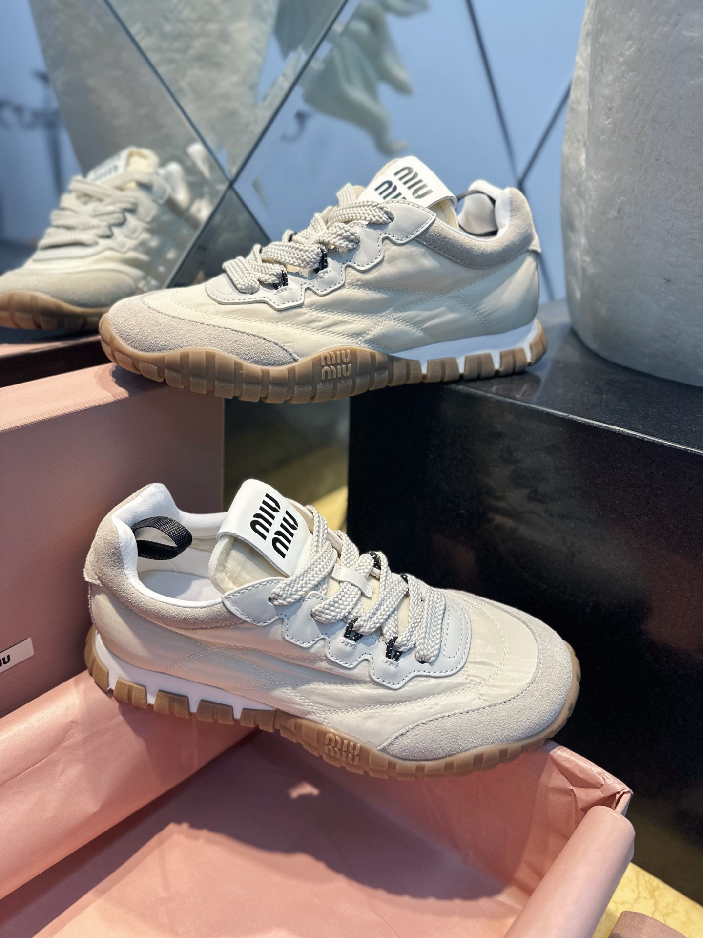 미우 미우 Miu Miu 스니커즈