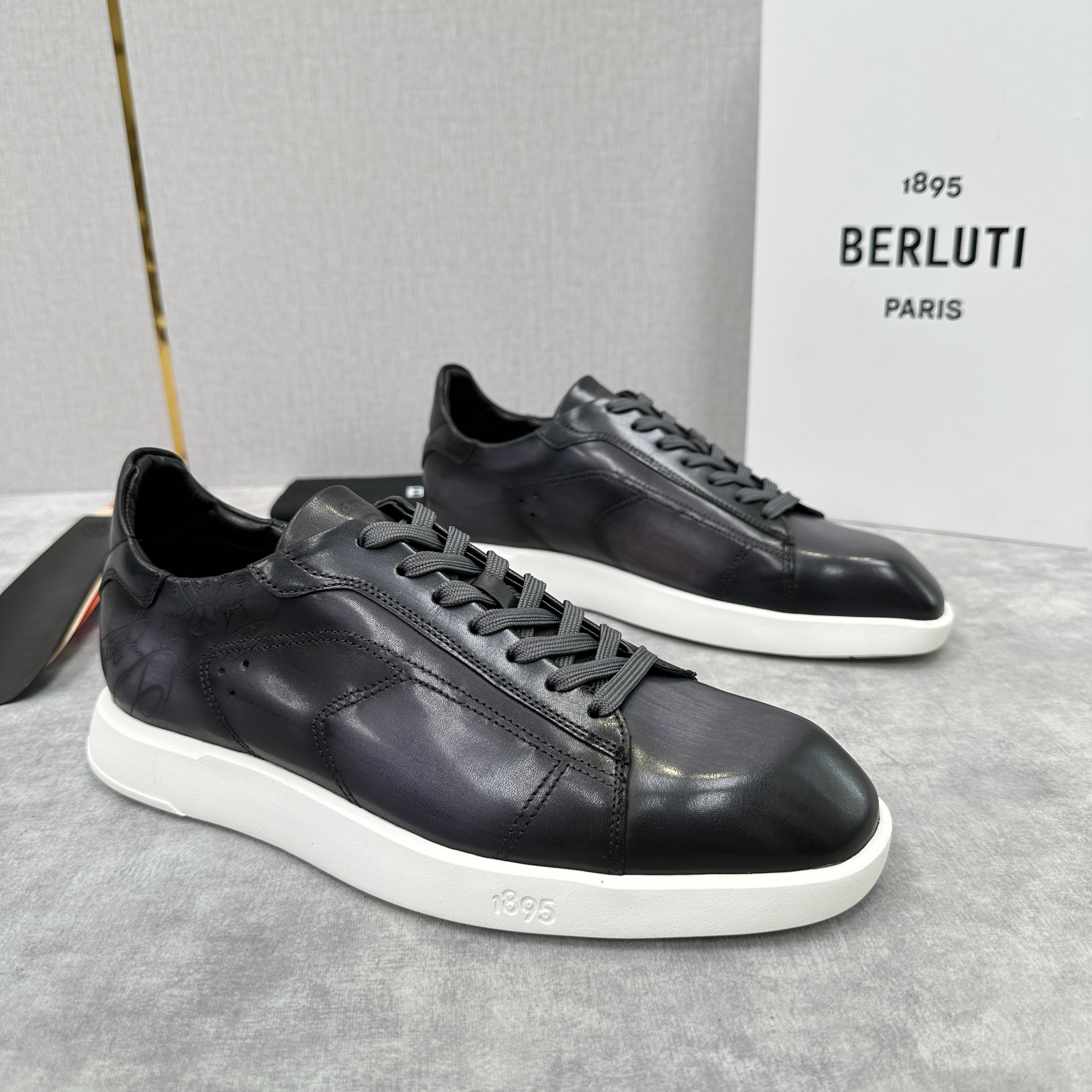벨루티 Berluti Stellar Scritto  플랫