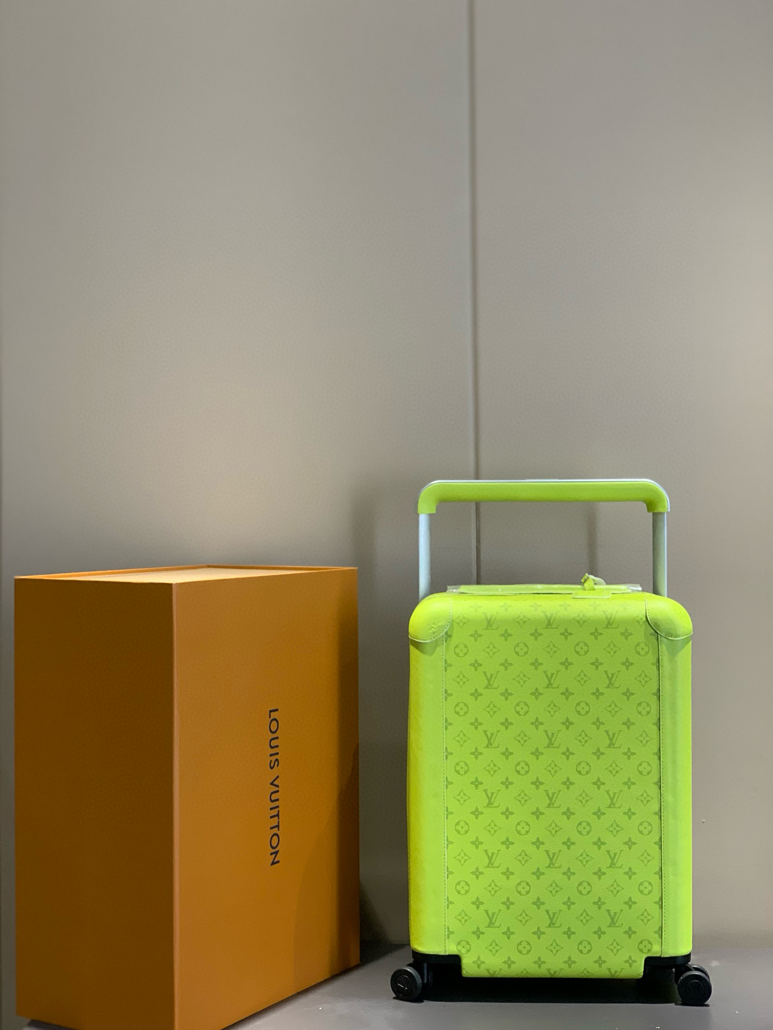 루이비통 Louis Vuitton Horizon 55 캐리어 green 20