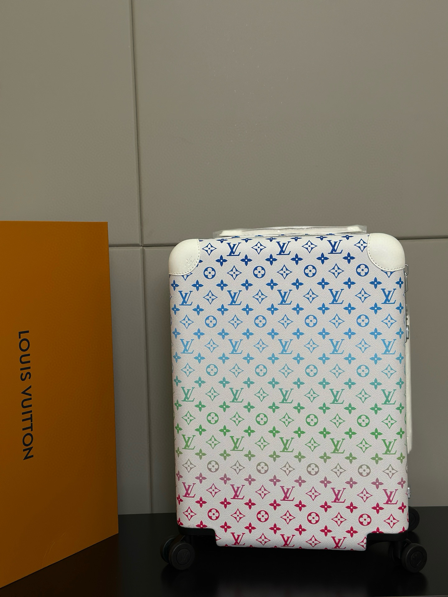 루이비통 Louis Vuitton Horizon 55 캐리어 Monogram White 20