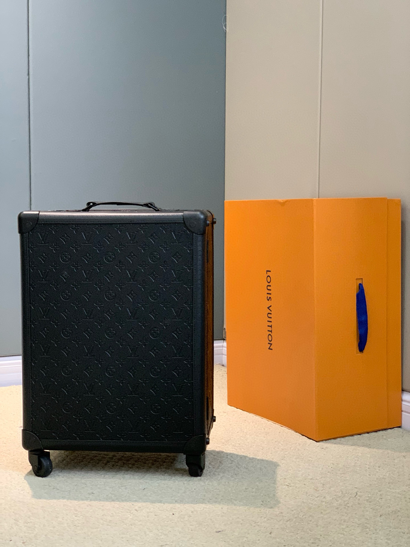 루이비통 Louis Vuitton  Rolling Trunk 캐리어 Black