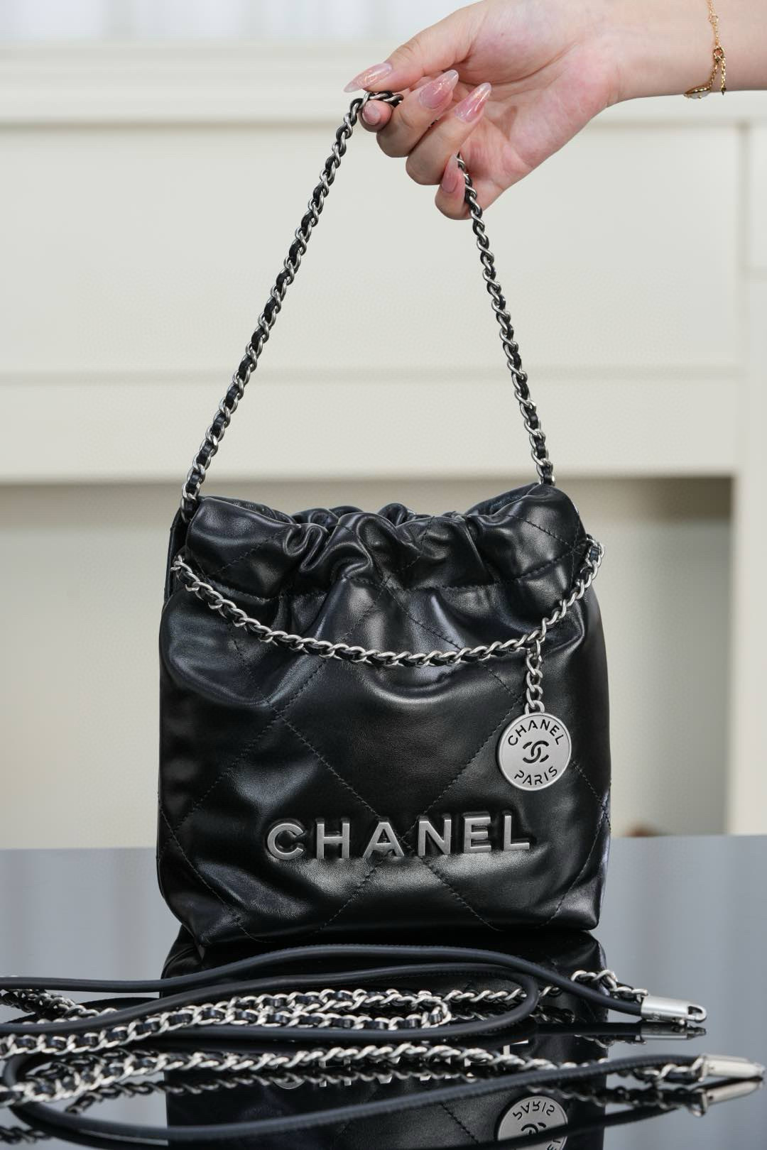 샤넬 Chanel 25A AS3980 22 Mini Handbag Black silver 19cm