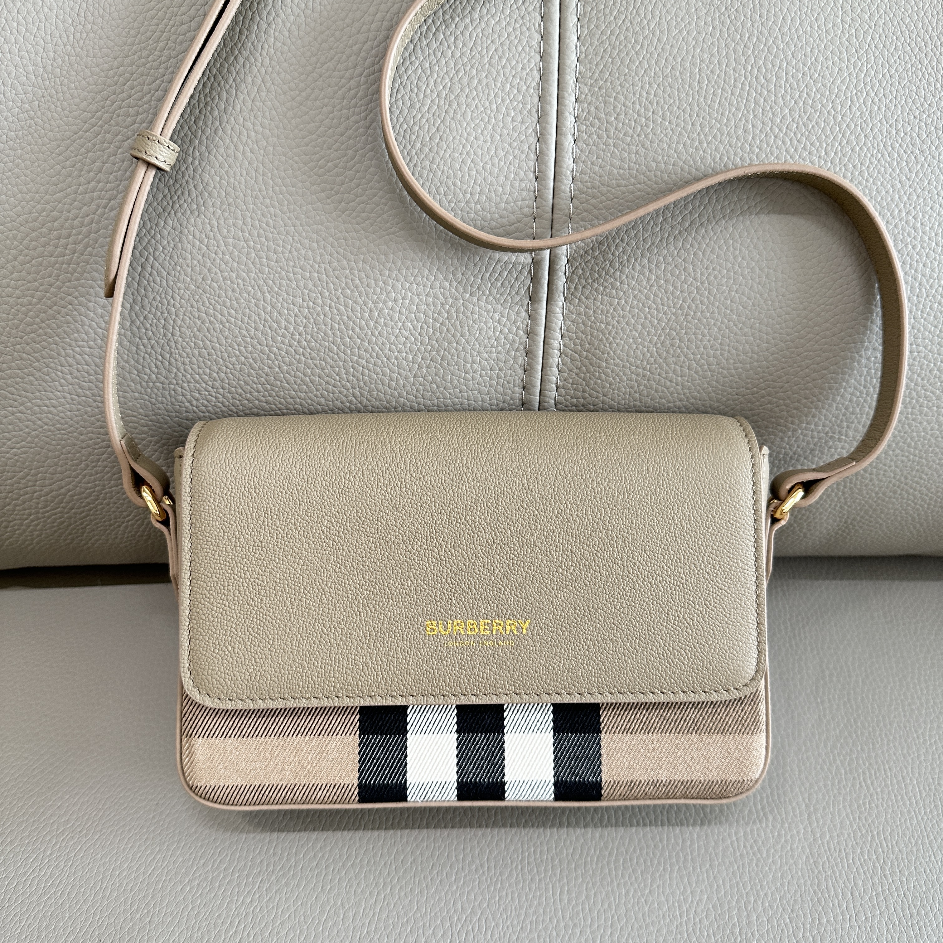 버버리 Burberry Crossbody Bag 20cm
