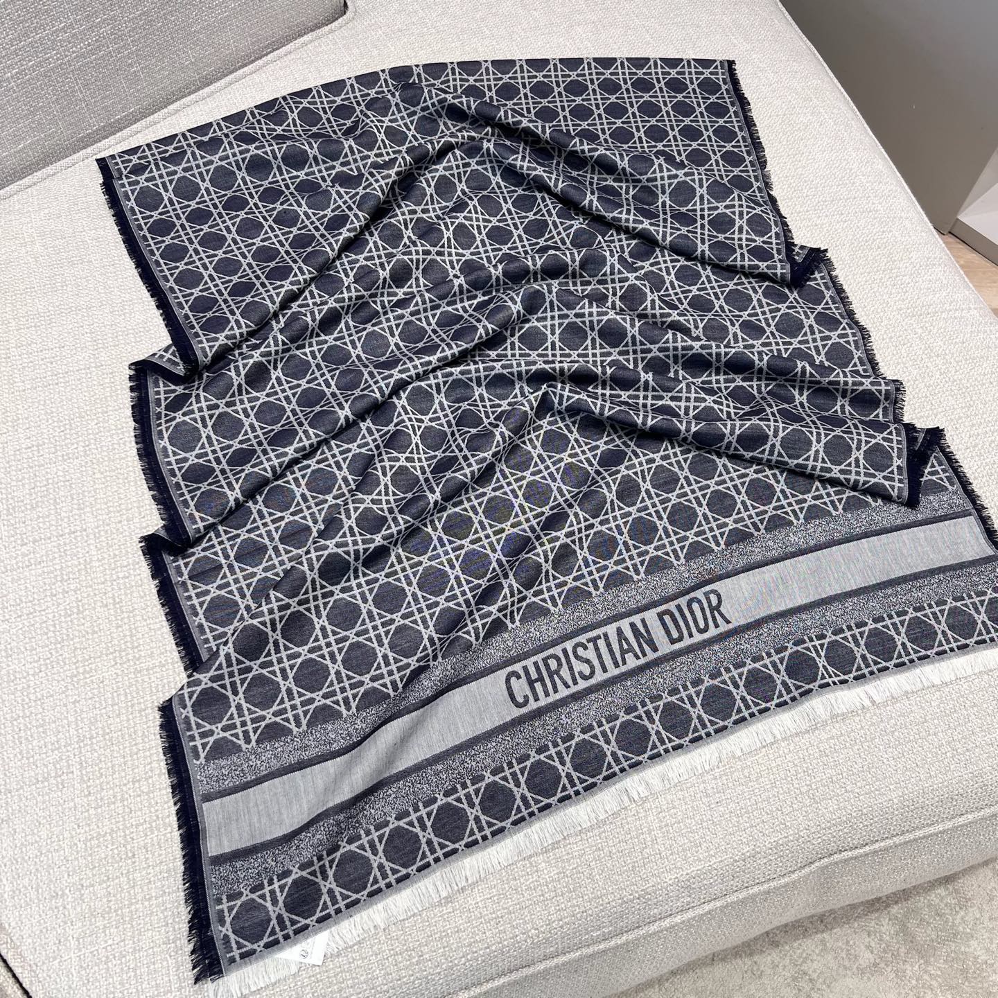 디올 Dior 숄  200x70cm