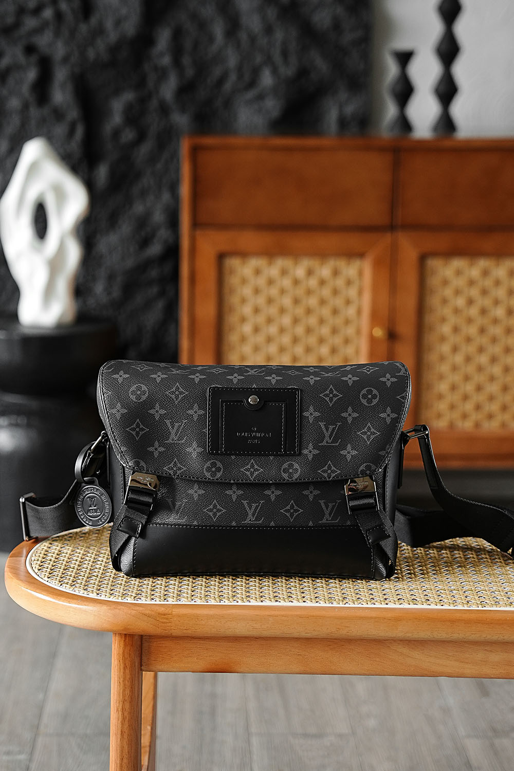 【AS】루이비통 Louis Vuitton M40511Messenger PM Voyager Bag Monogram Eclipse 33cm