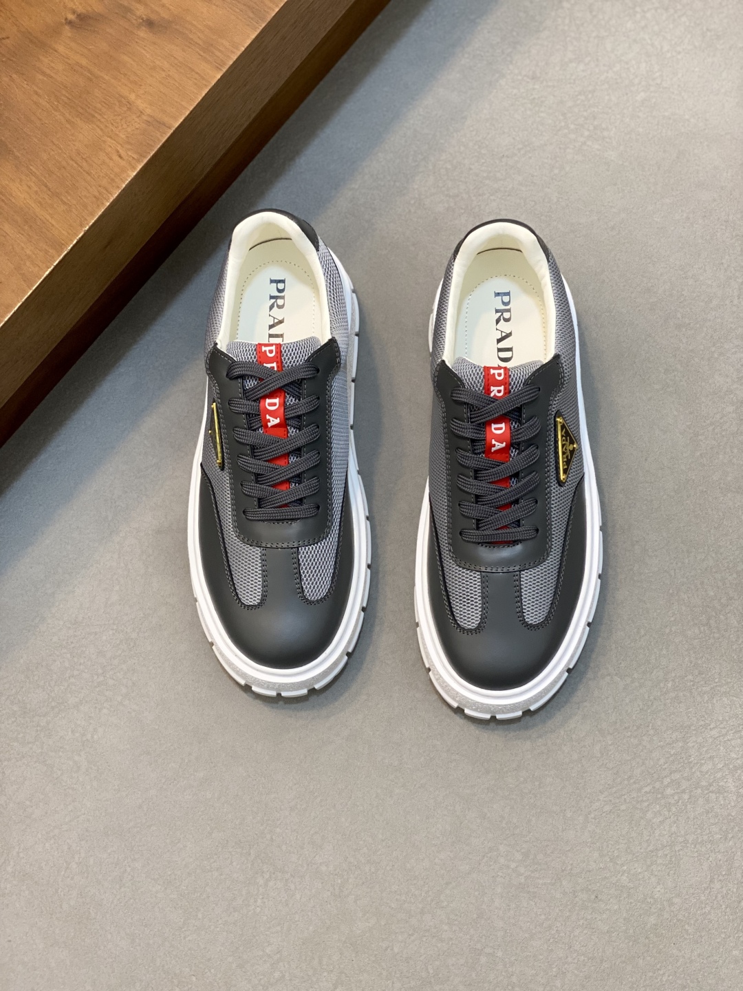 프라다 Prada 스니커즈